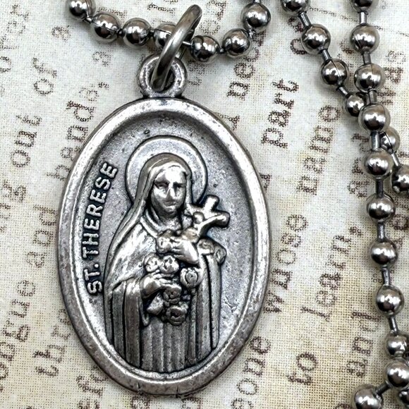 Vintage Saint St Theresa Therese Rustic Religious Medal Pendant Charm Necklace - Picture 5 of 9